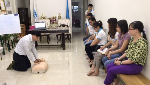 FIRST - AID TRAINING COURSE FOR THE EMPLOYEES OF TRANG THANH TRAVEL.