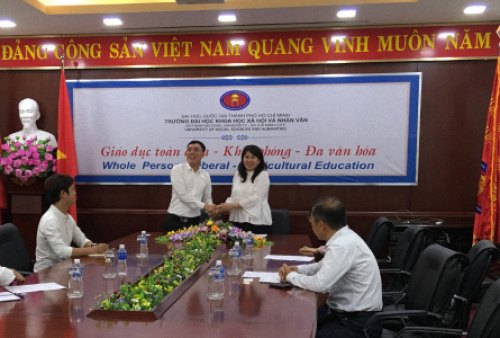 TRANG THANH TRAVEL SPONSORED THE STUDY TOUR COMBINED WITH CHARITABLE ACTIVITIES OF THE CADRES OF UNIVERSITY OF SOCIAL SCIENCES AND HUMANITIES. 