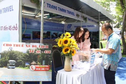 TRANG THANH TRAVEL PARTICIPATED IN THE 2017 TOURIST FESTIVAL AT LE VAN TAM PARK.